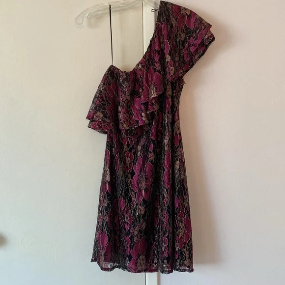 NWT WAYF Lacey Fuschia one shoulder floral dress Med - Picture 5 of 10